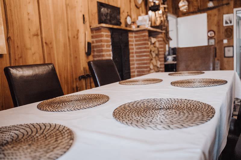 ferienwohnung-cottage-drei-37441-bad-sachsa-nuexei-harz-kaminzimmer-tisch