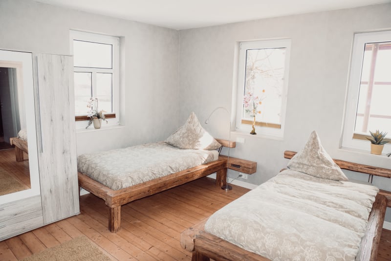 ferienwohnung-cottage-drei-37441-bad-sachsa-nuexei-harz-1-schlafraum