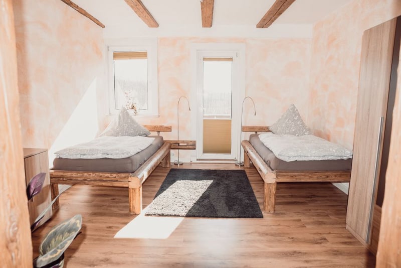 ferienwohnung-cottage-zwei-37441-bad-sachsa-nuexei-harz-schlafraum