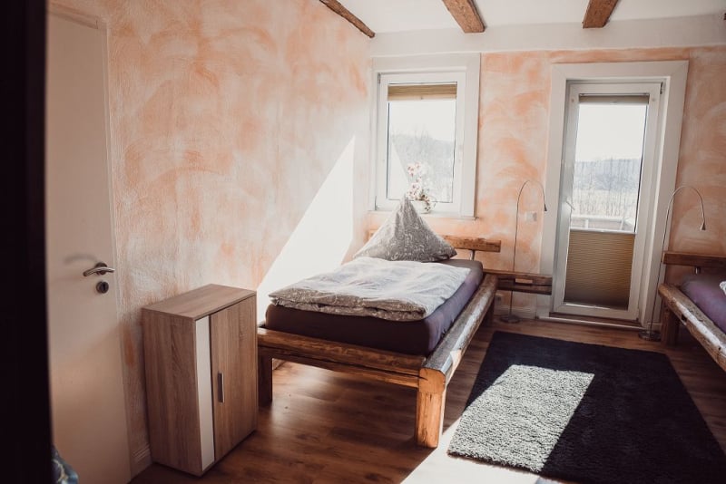 ferienwohnung-cottage-zwei-37441-bad-sachsa-nuexei-harz-schlafraum